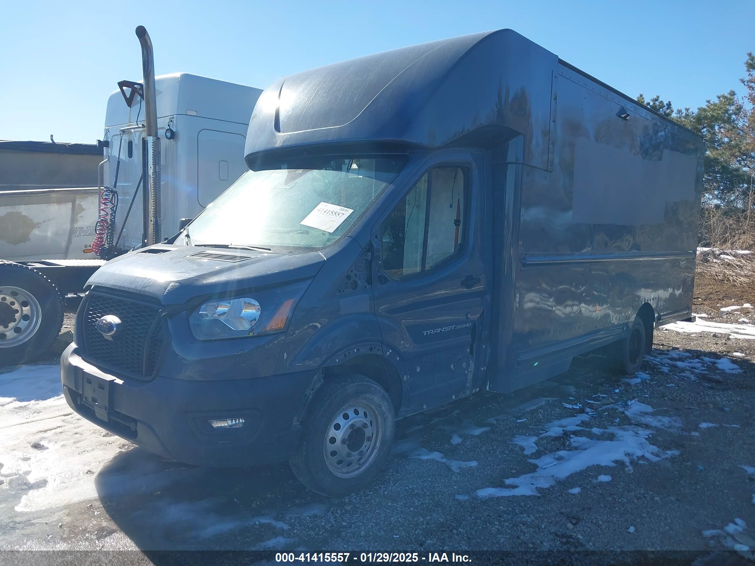 2022 FORD Transit — VIN 1FDDF6P84NKA51572 — photo 2